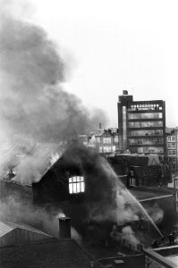 Brand in textielsupermarkt Zeeman aan Adamse Nieuwendijk. Beelden van de brand, Bestanddeelnr 931-9060