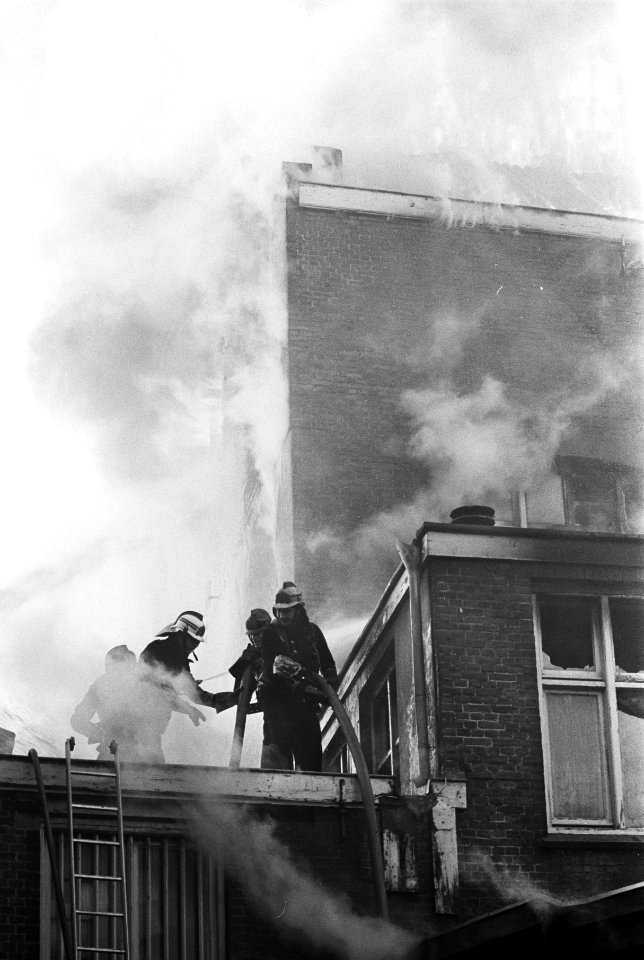 Brand in textielsupermarkt Zeeman aan Adamse Nieuwendijk. Beelden van de brand, Bestanddeelnr 931-9062