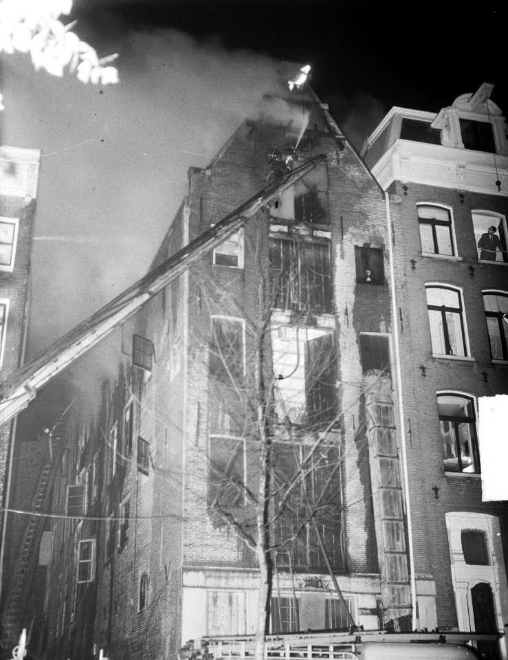 Brand Oudezijds Achterburgwal 81, Bestanddeelnr 904-2371