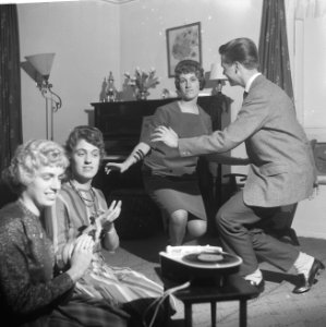 Zwolse vierling Kiffers 19 jaar (dansen twist), Bestanddeelnr 913-4933