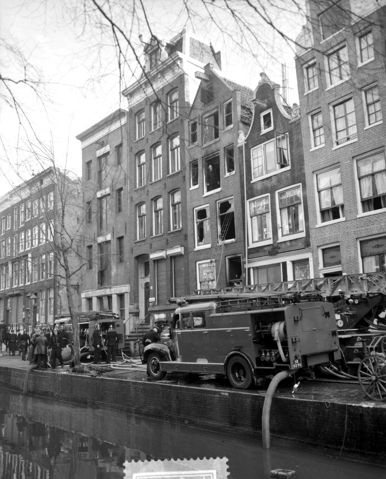 Brand OZ Achterburgwal 85 te Amsterdam, Bestanddeelnr 910-8517