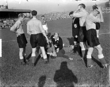 Zwitserland tegen Nederland 7-5. Doelman Kraak geblesseerd, Bestanddeelnr 904-2465