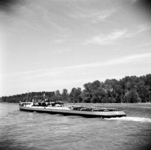 Zwitserse sleepboot Uri bij Kehl, Bestanddeelnr 254-1323