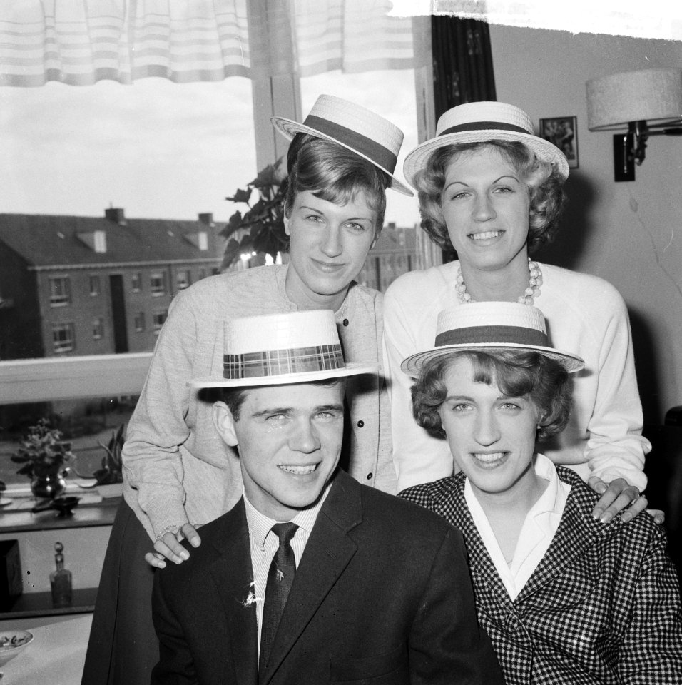 Zwolse vierling van familie Kiffers 6-2-1965 22 jaar, boven links Rini, rechts E, Bestanddeelnr 917-3937