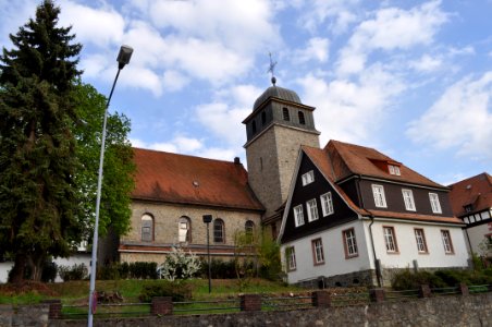 Zwingenberg, katholische Kirche mit Pfarrhaus