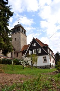 Zwingenberg, katholische Kirche mit Pfarrhaus (1)