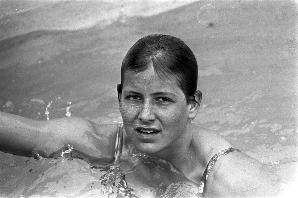 Zwemster Josien Elzerman, Bestanddeelnr 925-6241