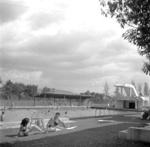Zwembad in Indonesië, Bestanddeelnr 254-5452