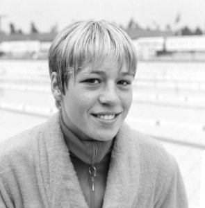 Zwembad Den Hommel te Utrecht, Mirjam van Hemert (kop), Bestanddeelnr 919-3063