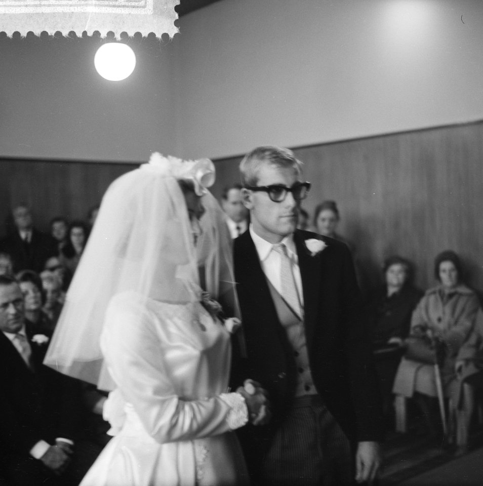 Zwemster Lenie de Nijs huwt met Harry Vriend, Bestanddeelnr 915-5989