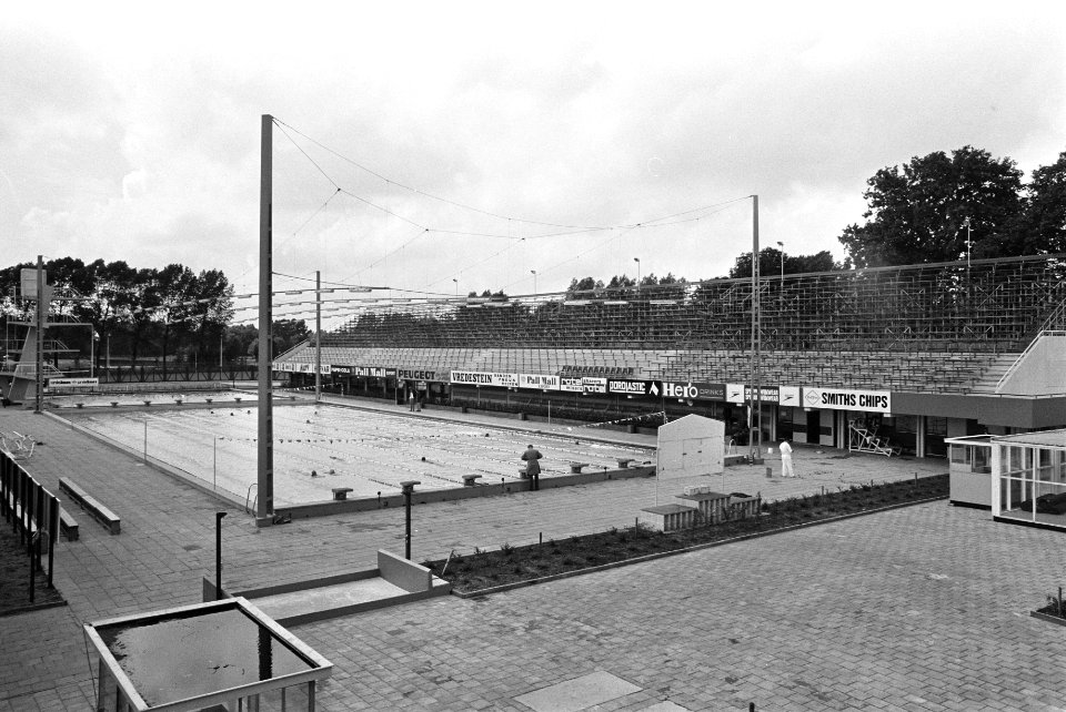 Zwembad Den Hommel te Utrecht, met tribunes, Bestanddeelnr 919-3072