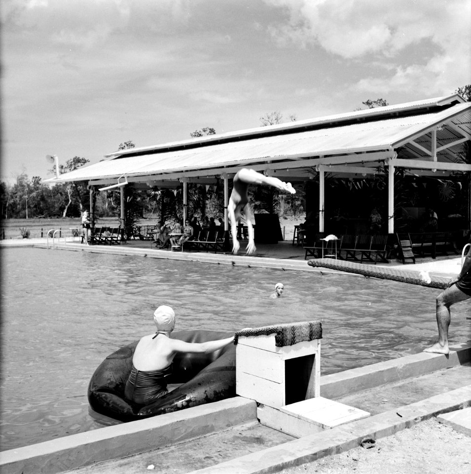 Zwembad in Suriname, Bestanddeelnr 252-5238