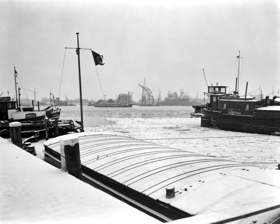 Zwaar drijfijs op het IJ te Amsterdam, Bestanddeelnr 914-7067