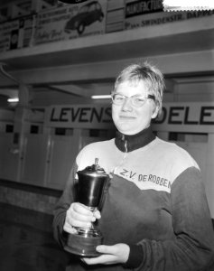 Zwemwedstrijden in het Sportfondsenbad Oost om de titel All round zwemster , H, Bestanddeelnr 911-6736