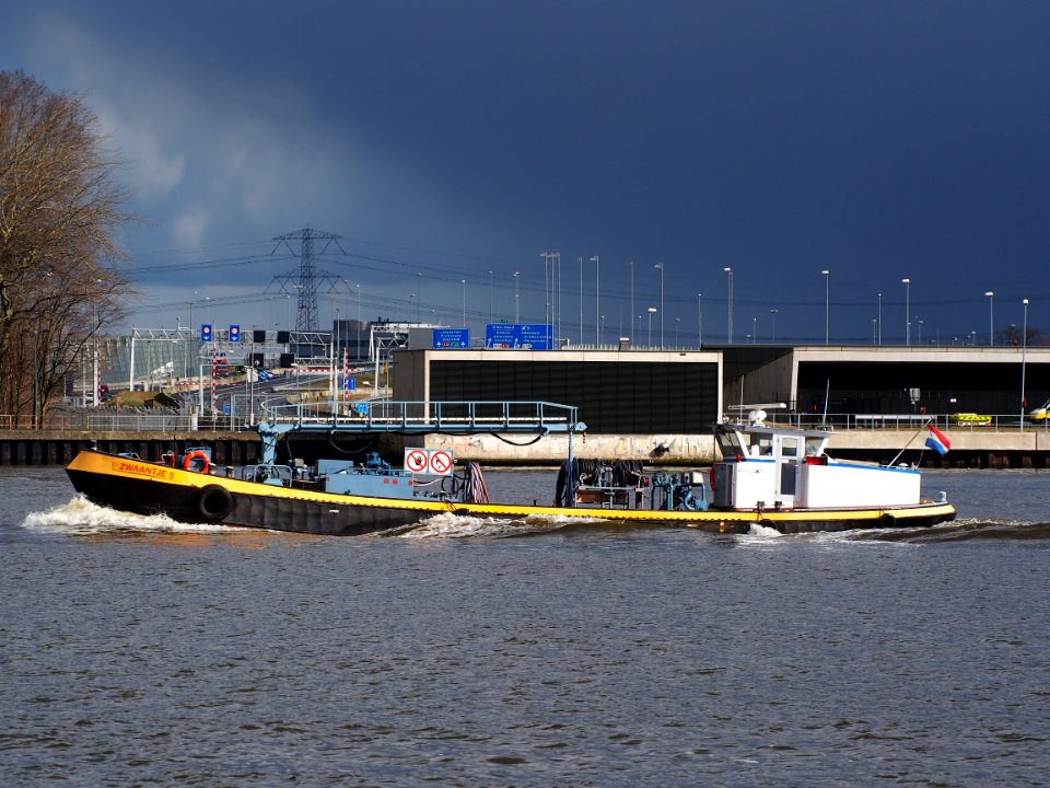 Zwaantje 5 (ship, 1969), ENI 02312998, Noordzeekanaal, Port of Amsterdam, pic2