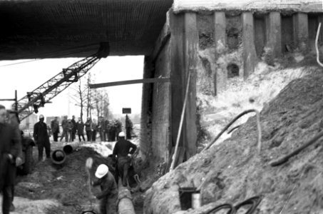 Zwaar beschadigde viaduct, Bestanddeelnr 919-7635