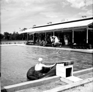 Zwembad in Suriname, Bestanddeelnr 252-5237
