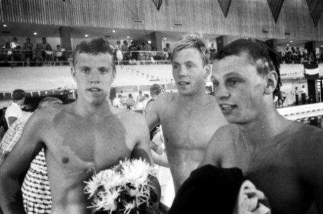 Zwem-selectiewedstrijd voor Olympische Spelen , van links naar rechts Elzerman,, Bestanddeelnr 928-6663