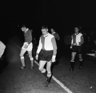 Zweedse Feyenoord-speler Harry Bild terwijl hij het veld op loopt, Bestanddeelnr 918-4367