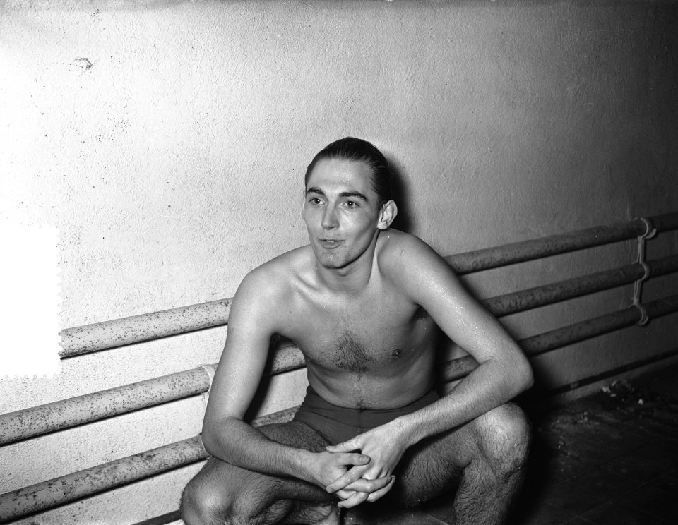Zwemwedstrijden om Triebelsbeker Peter Swijghusen 100 meter rugslag, Bestanddeelnr 907-5070