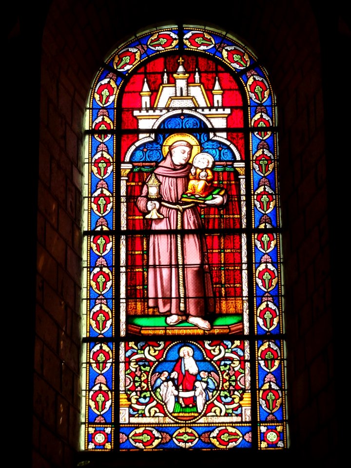 Église Notre Dame et Saint-Junien de Lusignan, vitrail 06