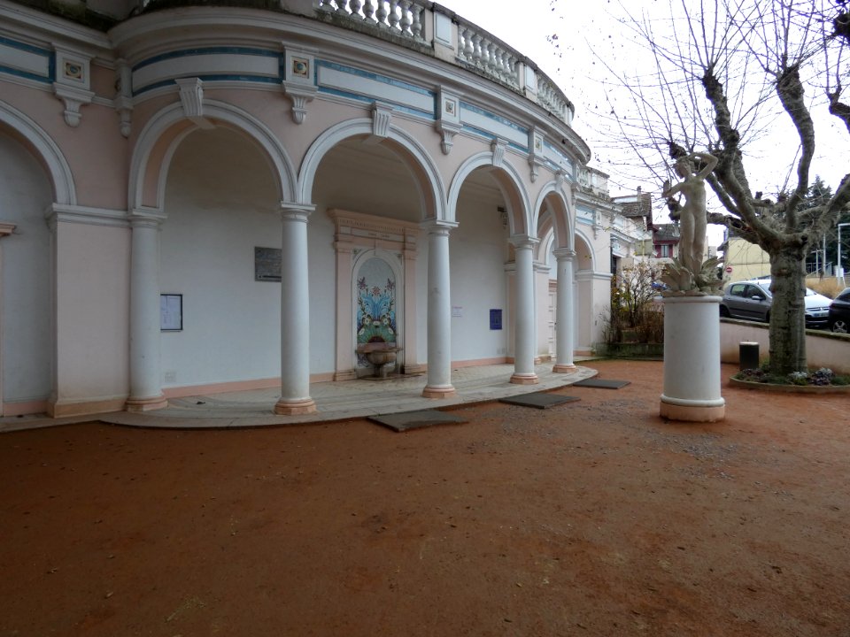 Évians-les-Bains - Buvette Cachat - Fontaine extérieure