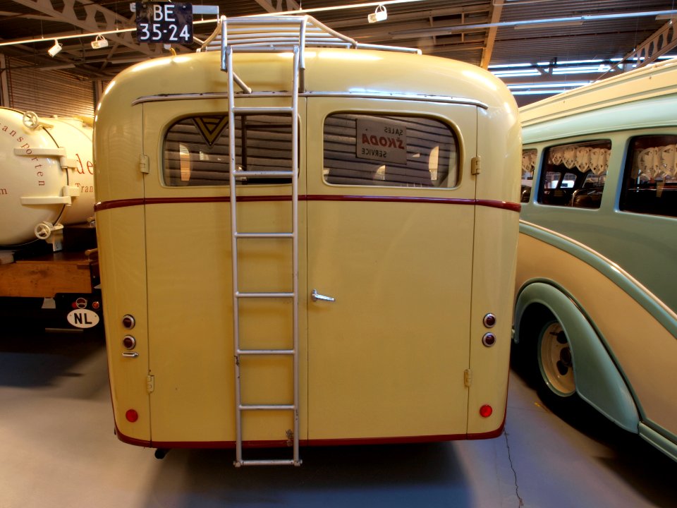 1937 Ford 950 Bus pic2