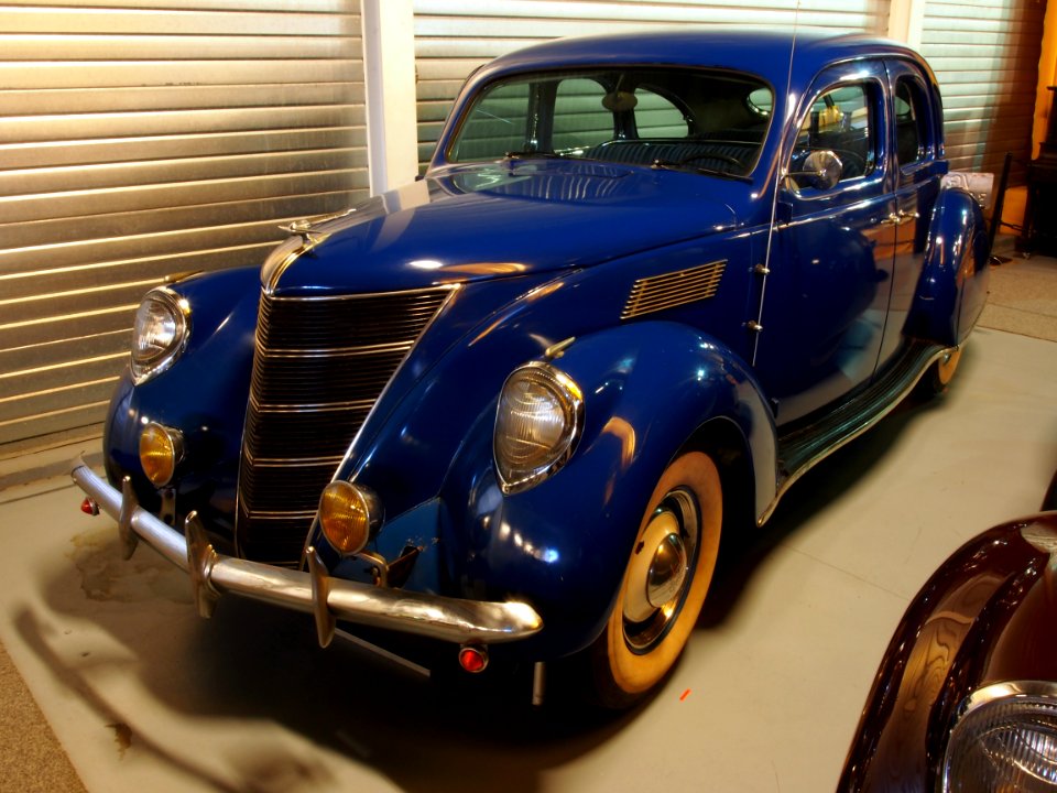 1937 Lincoln 730 Zephyr Fordor pic1