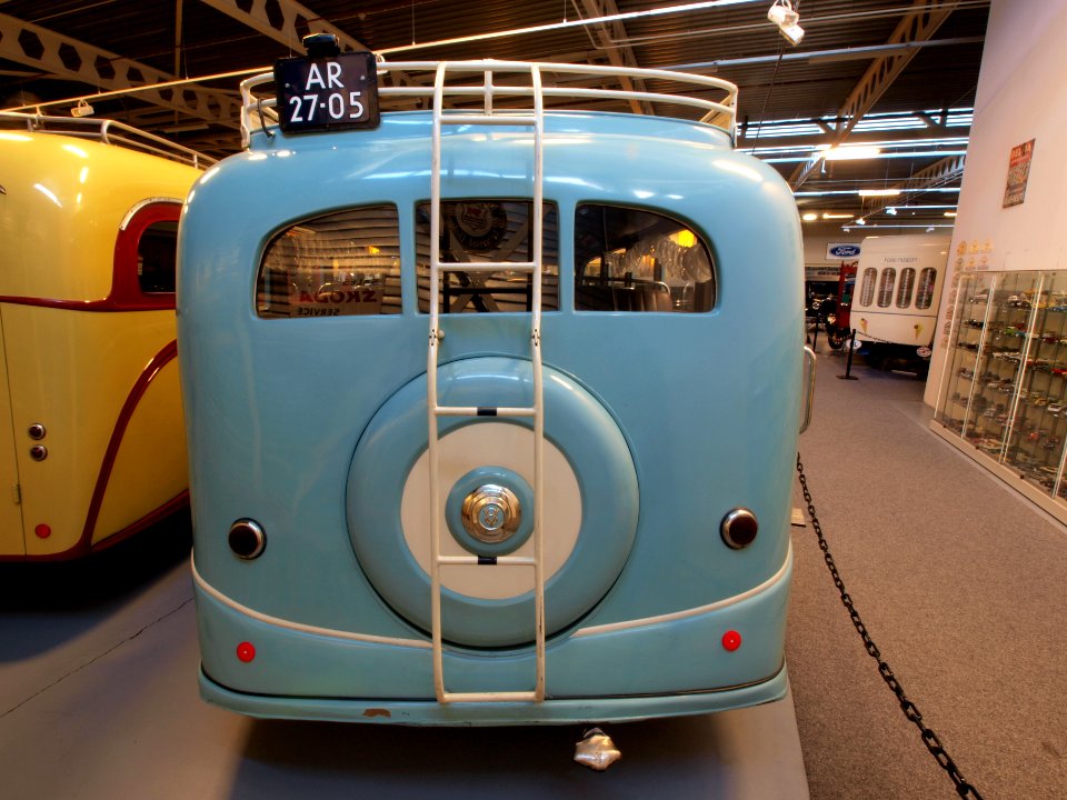 1937 Ford 950 Personenbus pic3