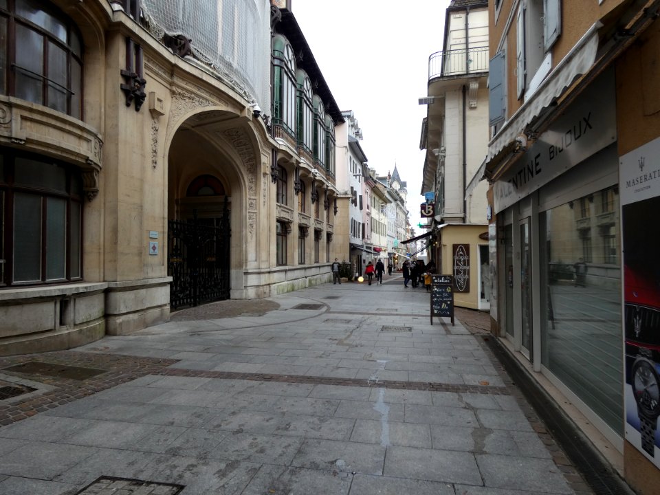 Évian-les-Bains - Rue Nationale - Entrée de la source Cachat