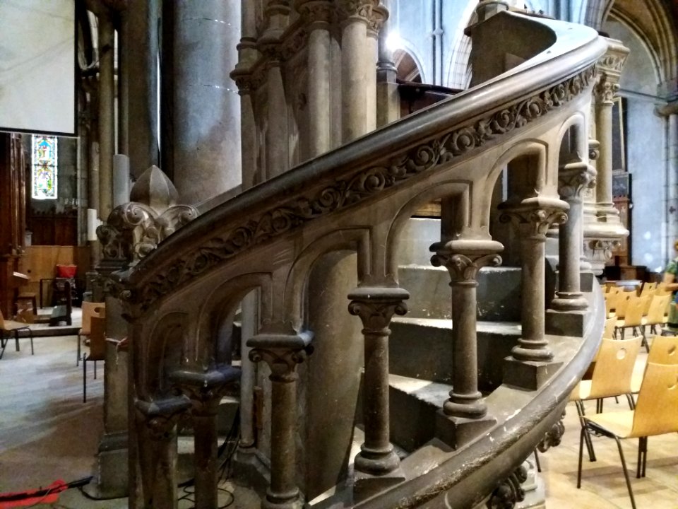Église Sainte-Blandine de Lyon - Escalier de la chaire