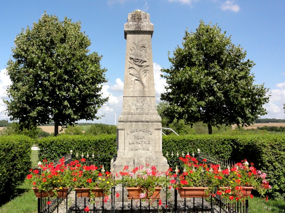 Érize-Saint-Dizier (Meuse) monument aux morts