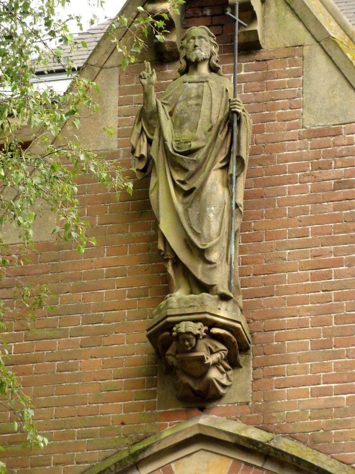 's-Hertogenbosch Rijksmonument 522404 begraafplaats Groenendaal bisschopskapel, gevelbeeld