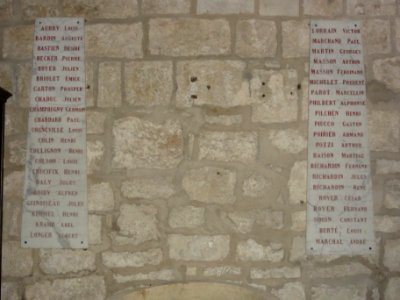 Écrouves (Meurthe-et-M.) Église Notre-Dame-de-la-Nativité-et-de-la-Vierge plaques monument aux morts