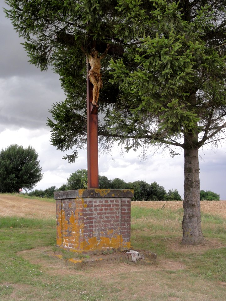 Étreillers (Aisne) croix de chemin A
