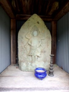 但東町小谷の庚申塔（上流側）