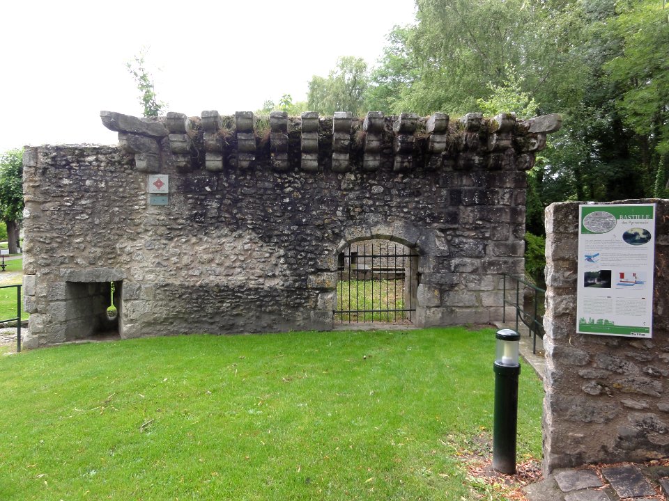 Étampes, circuit moulins et lavoirs, ouvrage hydraulique dee défense