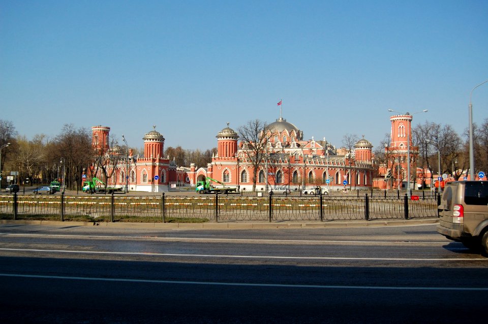 Петровский путевой дворец апрель 2014 00
