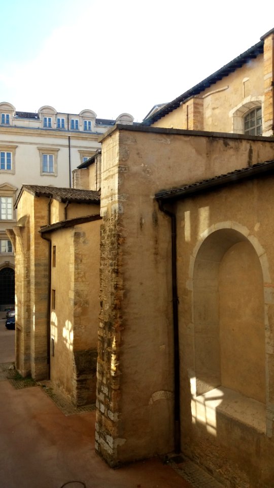 Église Saint-Pierre-des-Terreaux de Lyon - Mur dans la cour du musée des beaux-arts