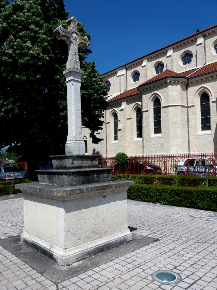 Église Saint-André de Chazay-d'Azergues - Croix