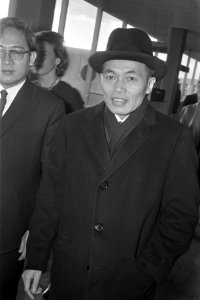 Zuid Vietnamese ambassadeur te Londen, Lehok Tjan op Schiphol, kop, Bestanddeelnr 922-0722