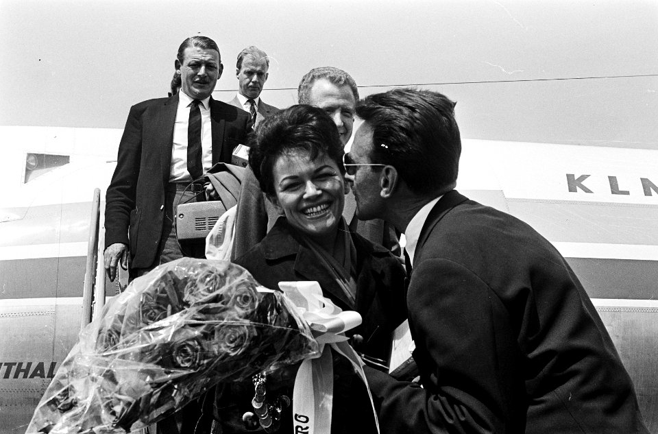 Zuid Afrikaanse zangeres Eve Boswell op Schiphol, Eve Boswell (kop), Bestanddeelnr 916-4747