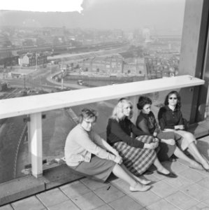 Zonnebaden op 50 meter hoogte te Amsterdam, Bestanddeelnr 912-1307