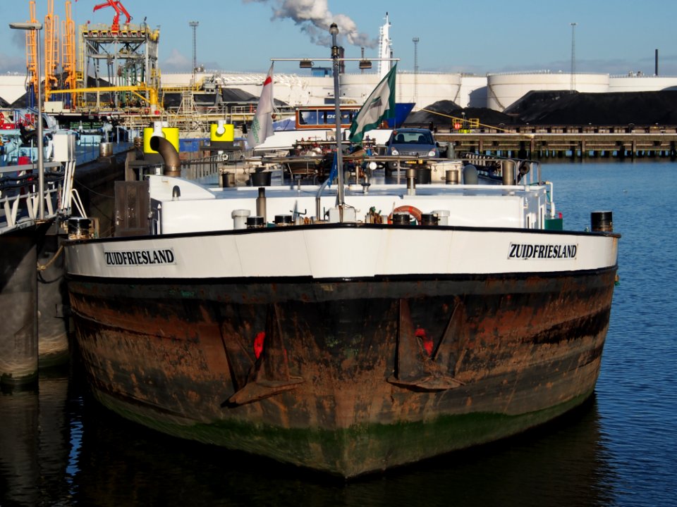Zuidfriesland (ship, 1973) ENI 02324037 Port of Rotterdam pic1