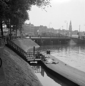 Zonnebad aan de Prins Hendrikkade, Bestanddeelnr 912-5211
