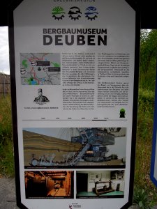 Zuckerbahn-Radweg in Zeitz an der Anschlussstelle Naumburger Straße beim ehem. Hermannschacht -RECARBO-Infotafel Deuben- im Juli 2019