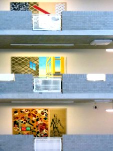 Zonder titel zicht op drie van de vier schilderijen door Ab van Hanegem LUMC Leiden