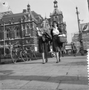 Zonnen in Amsterdam om 12 uur, Bestanddeelnr 912-1929 photo