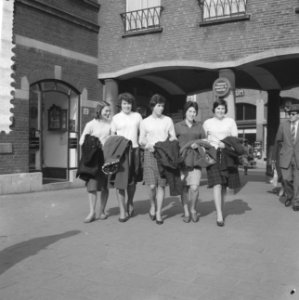 Zonnen in Amsterdam om 12 uur, Bestanddeelnr 912-1930 photo
