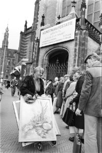 Zondagsschilders in Nieuwe Kerk te Amsterdam zondagsschilders met hun werk in d, Bestanddeelnr 932-9132